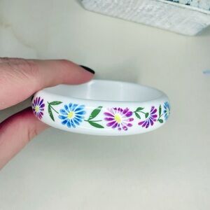 4369. Cottage Core Floral White Bangle Bracelet